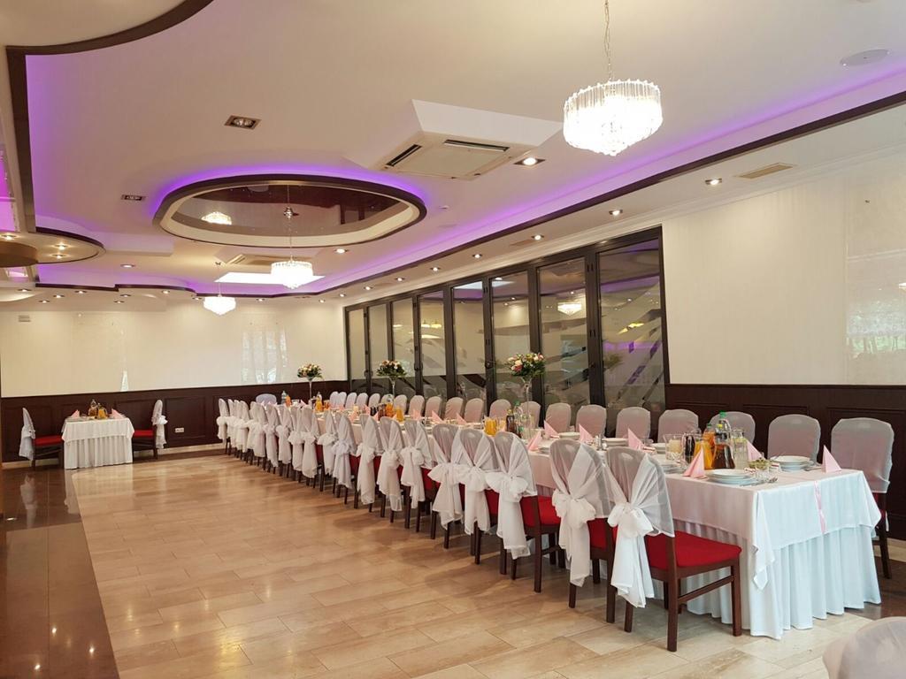 Hotel Texicana Sulechów Esterno foto