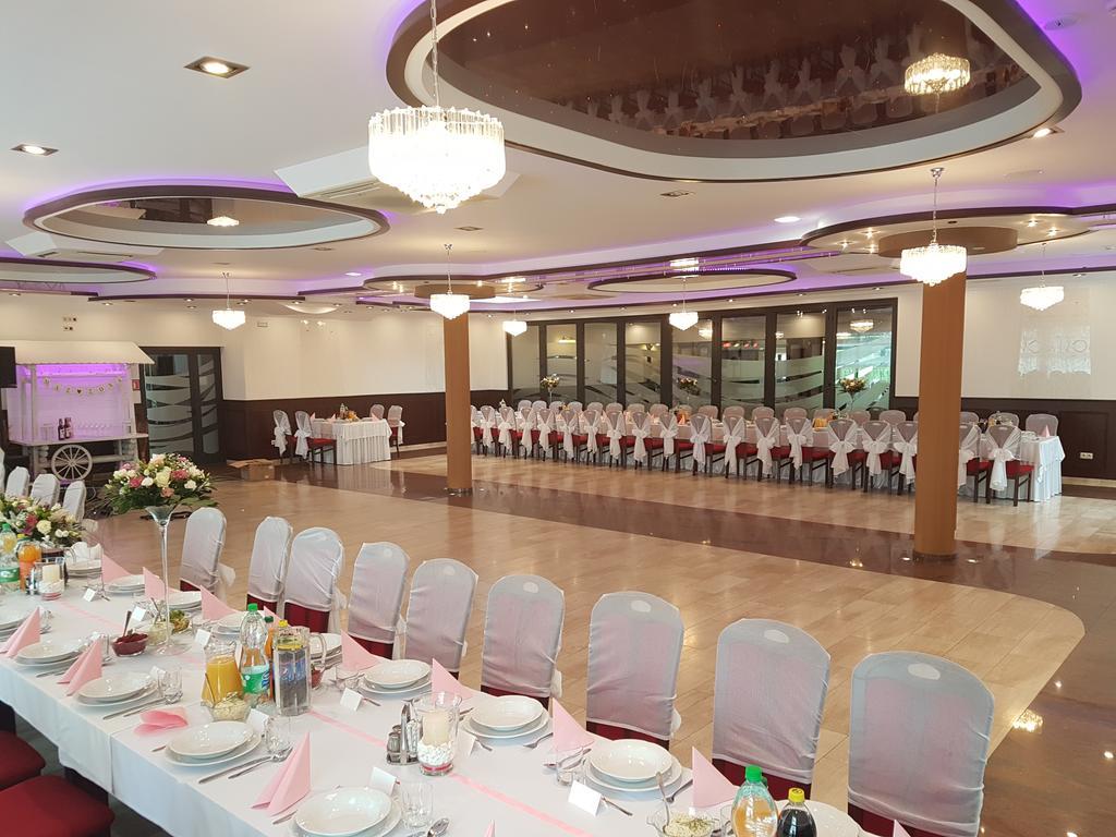 Hotel Texicana Sulechów Esterno foto
