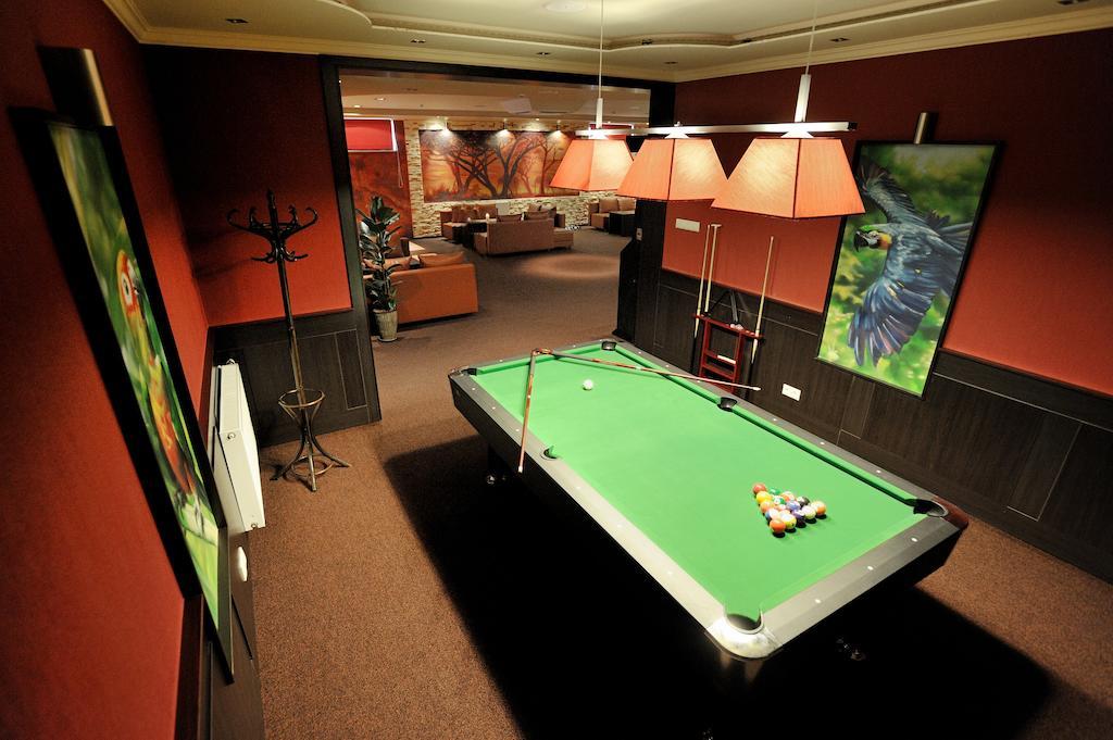 Hotel Texicana Sulechów Esterno foto