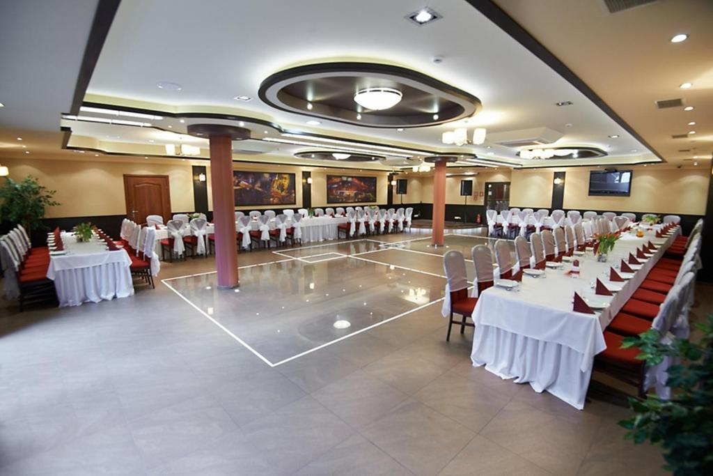 Hotel Texicana Sulechów Esterno foto