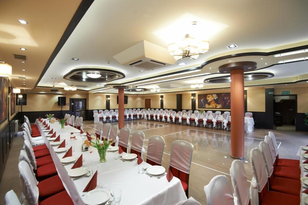 Hotel Texicana Sulechów Esterno foto