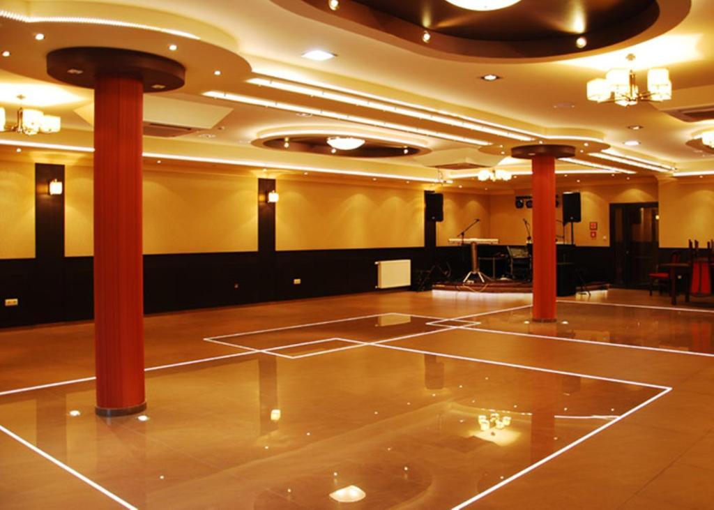 Hotel Texicana Sulechów Esterno foto