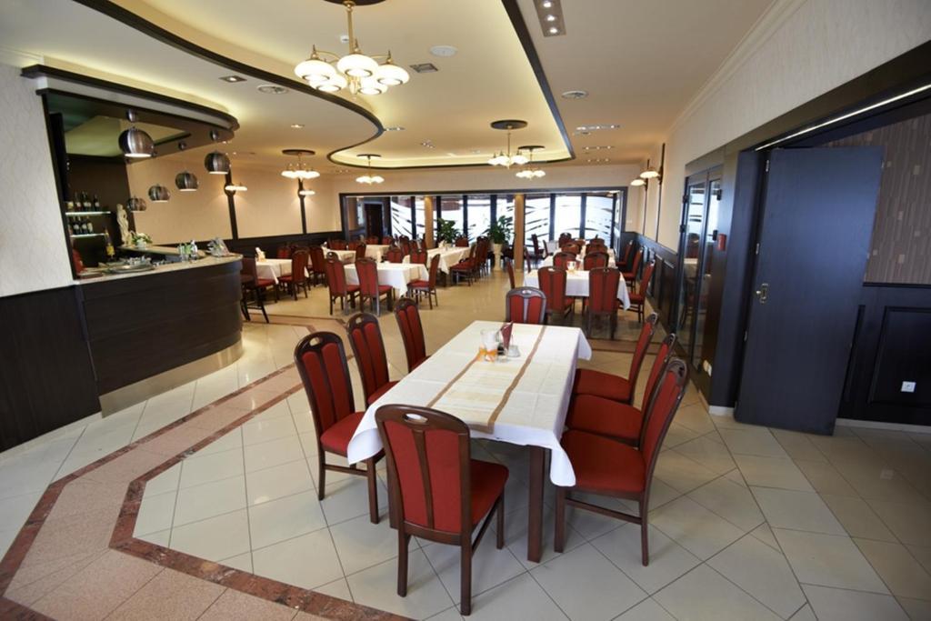 Hotel Texicana Sulechów Esterno foto
