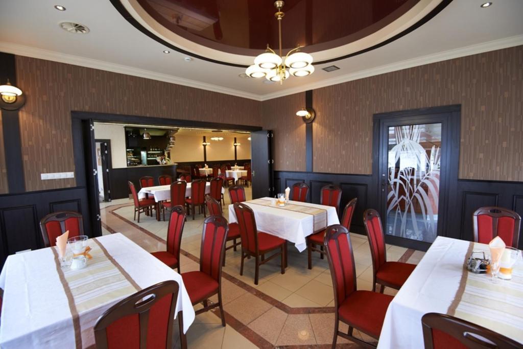 Hotel Texicana Sulechów Esterno foto
