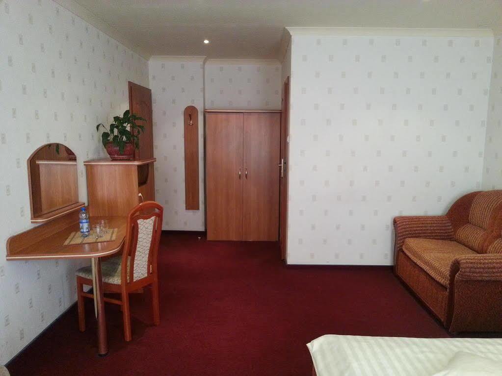 Hotel Texicana Sulechów Esterno foto