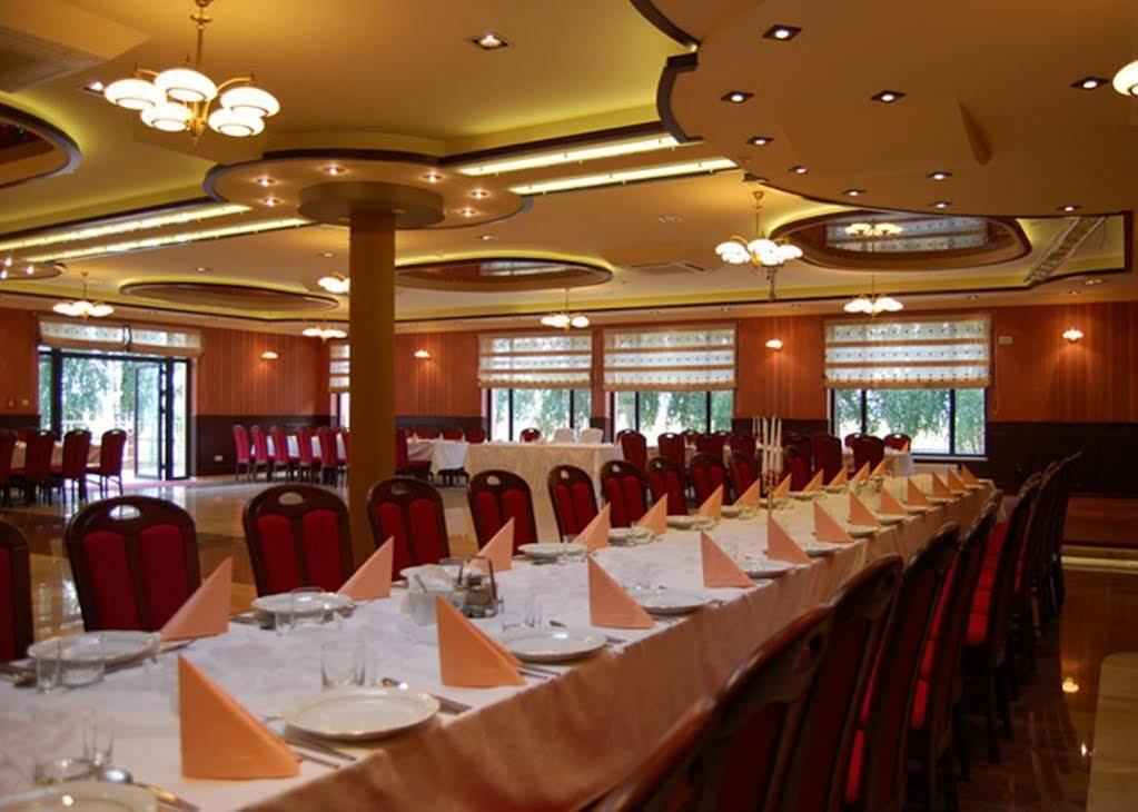 Hotel Texicana Sulechów Esterno foto