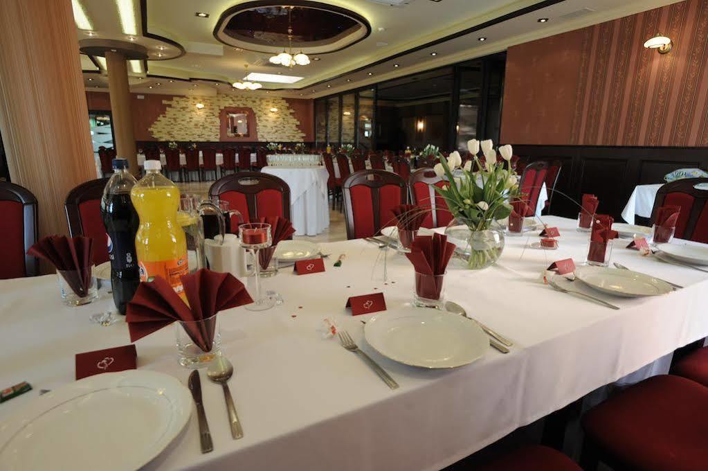Hotel Texicana Sulechów Esterno foto
