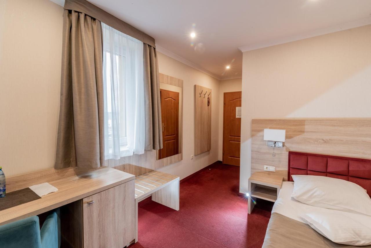 Hotel Texicana Sulechów Esterno foto